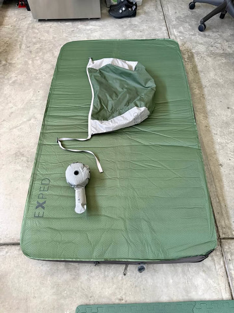 Exped MegaMat Duo 10 M Self-Inflating Mattress Duo 72x40.9 Green/Gray in Los Angeles, CA (photo 1)
