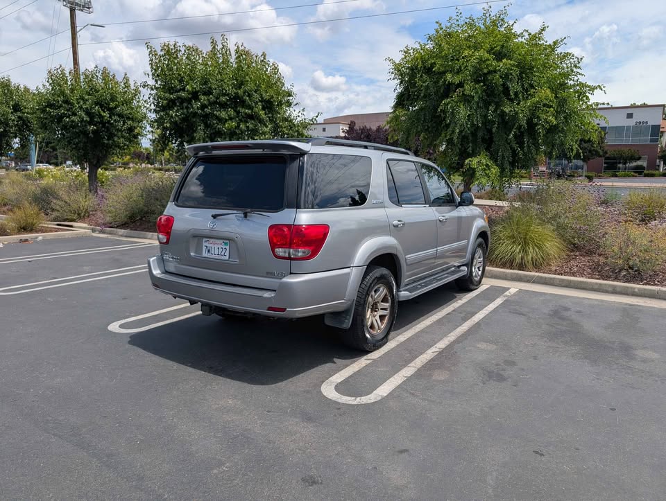 2006 Toyota Sequoia · Limited Sport Utility 4D in Roseville, CA (photo 5) — photo 5