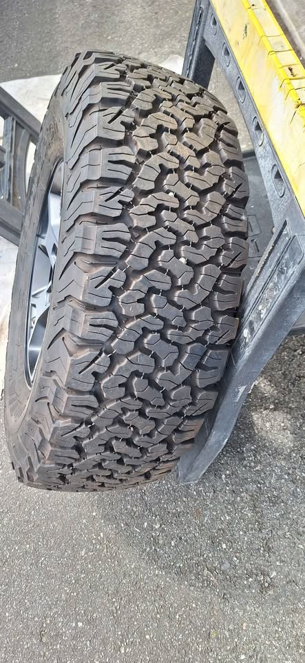 BF GOODRICH KO2 5 wheels and tires T285/70/R17 in Arlington, WA (photo 7) — photo 7
