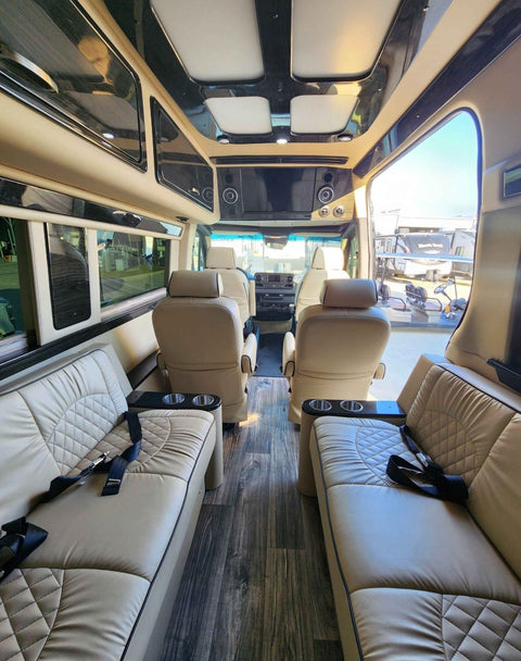 Ultimate Toys Luxury RV 10 PAX Fully Loaded Bath/Kitchen/Entertain — photo 2