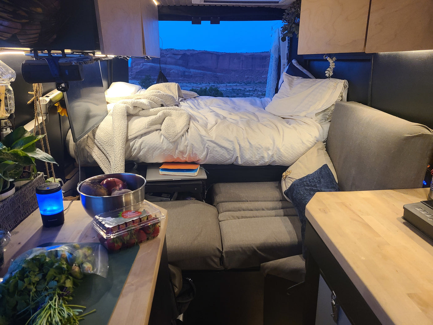 Lux Campervan | Starlink | Offgrid 2 Weeks | 4 Seasons | Huge Kitchen — photo 13