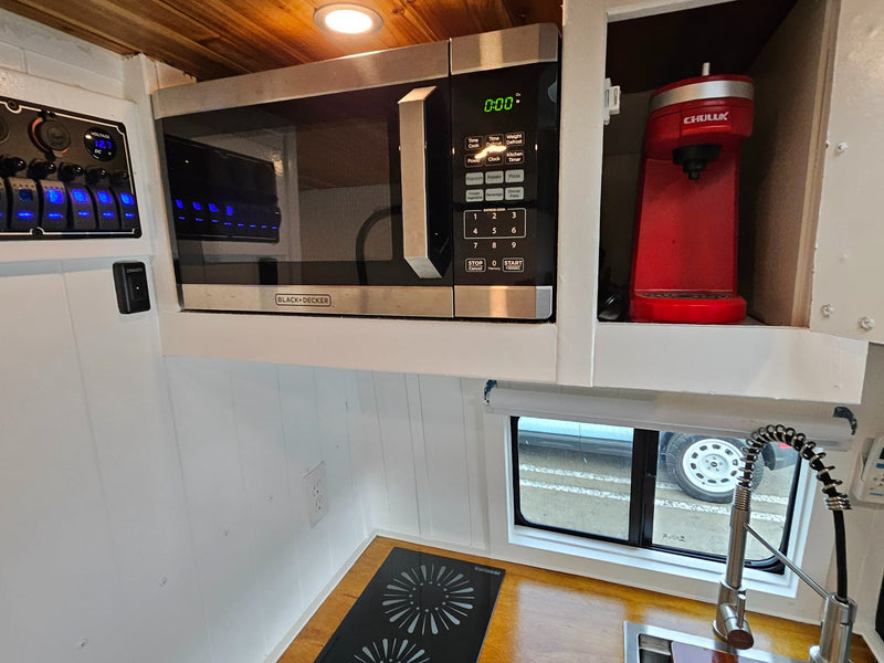  and a peak into the front cabin.|Inside an RV rental — photo 12