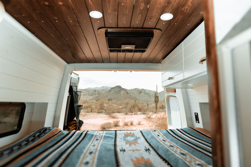 24 Mercedes-Benz Sprinter, Seats 4, Indoor shower, Sink, Stove, Microwave — photo 7