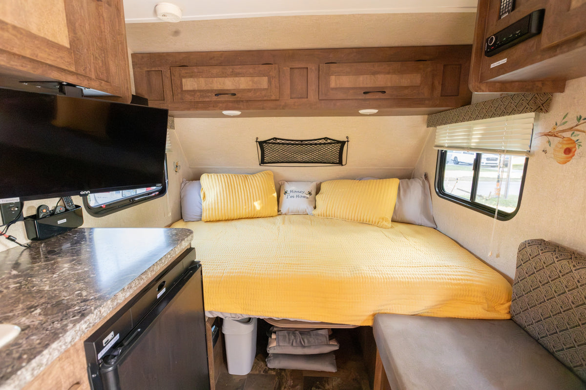 Cozy Couple - Sleeps 2 - Fully Stocked - EZ Tow — photo 2