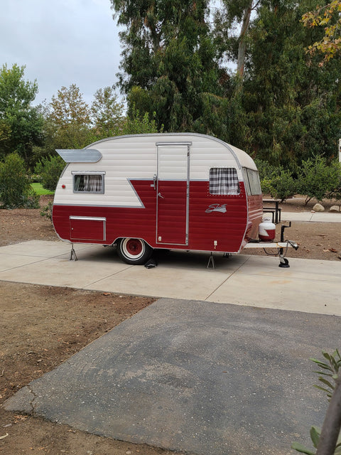 Vintage 1956 Shasta 1500 Canned Ham Travel Trailer — photo 2