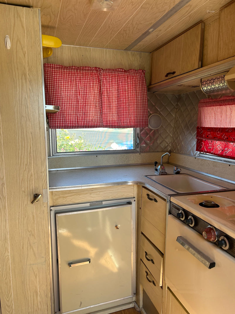 Cute Vintage Camper — photo 9