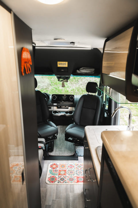 Tyvannosaurus REX: 4×4 2023 Thor Sanctuary 19L (Mercedes-Benz Sprinter) — photo 5