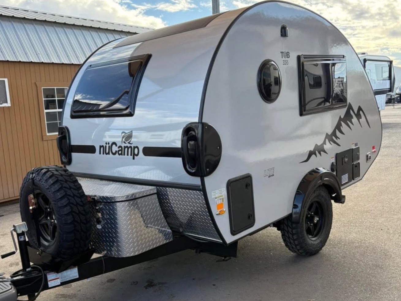 nuCamp T@B 320 Lite teardrop camper — photo 1