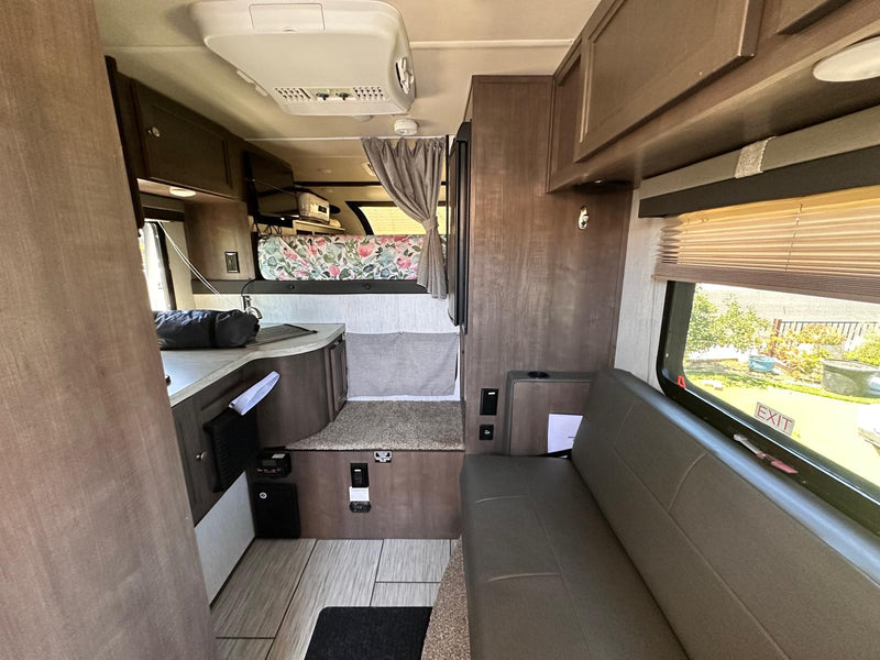 2021 Palamino HS750 F350 4WD Satellite Trail Ready Solar — photo 7