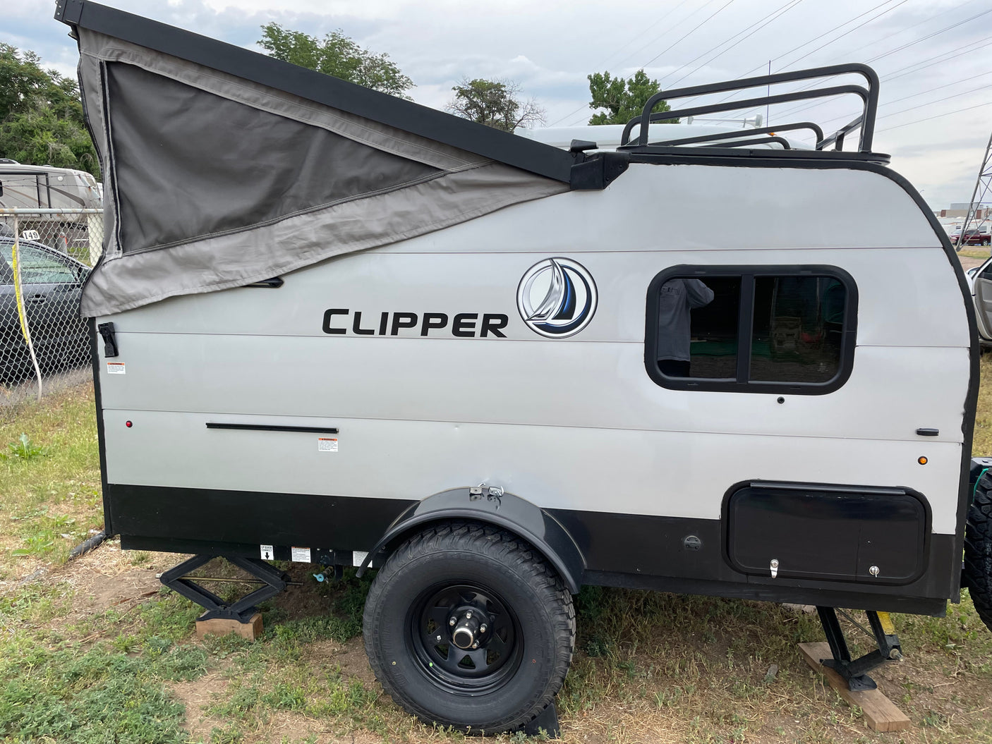 This rugged Clipper pop-up RV rental is ready for off-road camping adventures.