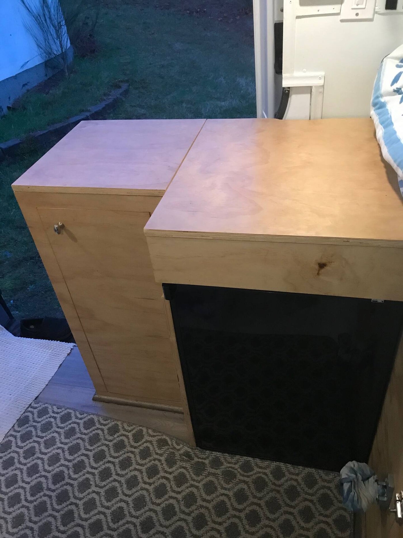  fold-down table — photo 2