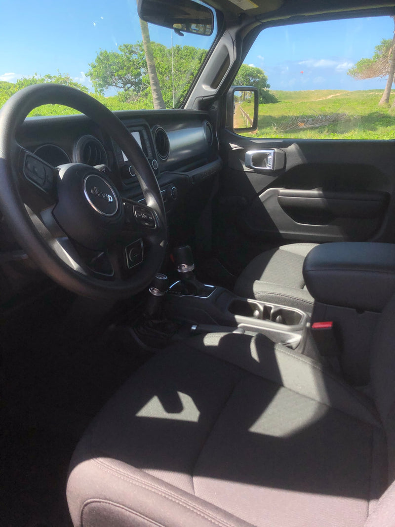 Sunny day view from a Jeep interior. Explore new horizons and enhance your RV rental adventure. — photo 10