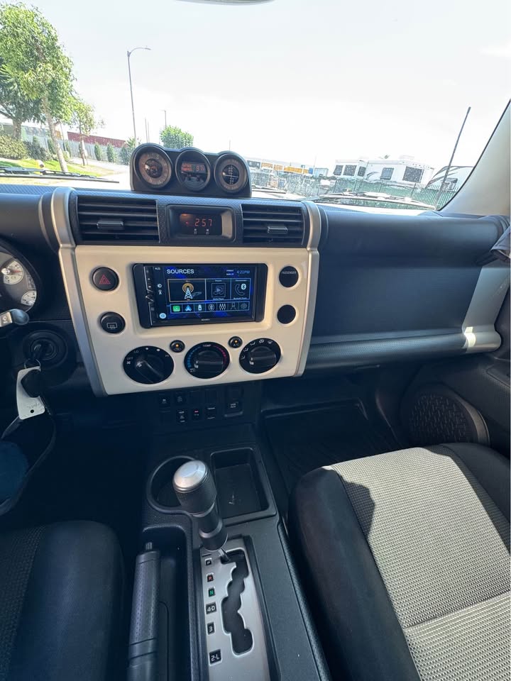 2013 Toyota FJ Cruiser · Sport Utility 2D in Ontario, CA (photo 11)