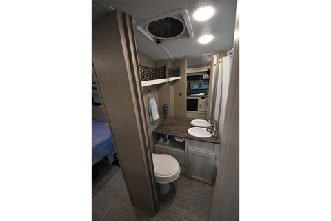 New Flagstaff E-Pro - Lightweight trailer with all the amenities! — photo 4