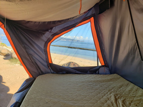 White Hydraulic Roof Tent – Camping Gear Included — photo 2