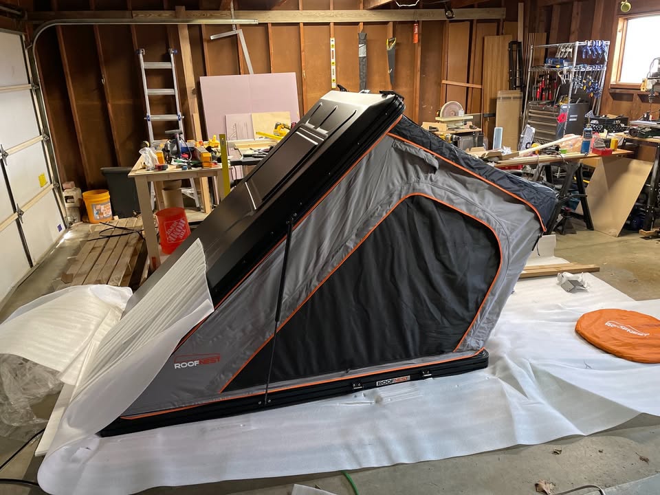 Roofnest Falcon 2 Pro Hardshell Rooftop Tent + Crossbars in Spokane, WA (photo 2) — photo 2