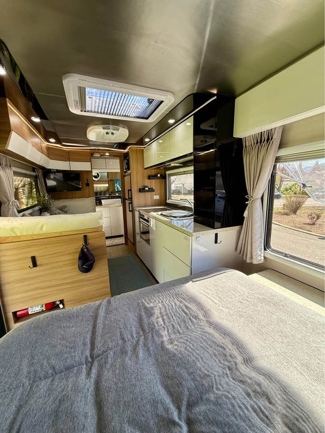2024 Black Series HQ19 Off-Grid Trailer/Caravan — photo 3