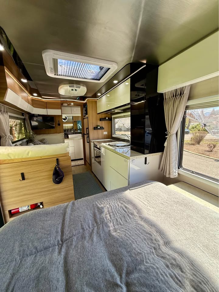 2024 Black Series HQ19 Off-Grid Trailer/Caravan in Medford, OR (photo 3) — photo 3