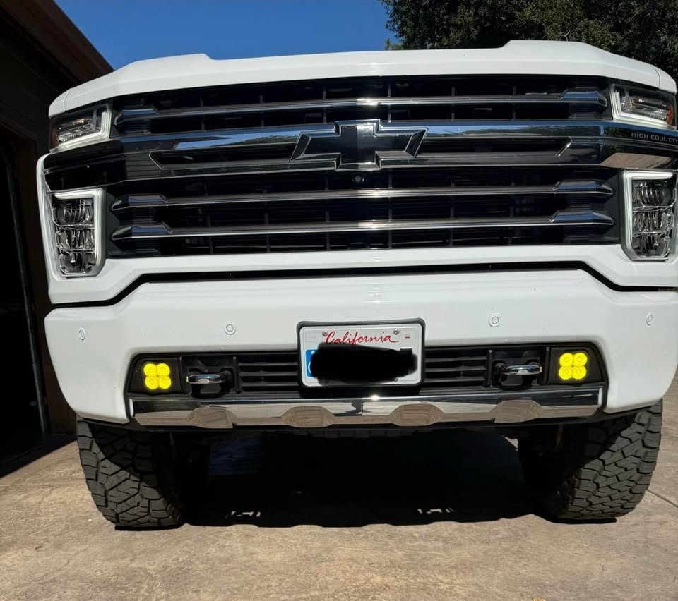 Fog lights 2020-2023 Chevy 2500 in Fallbrook, CA (photo 3) — photo 3