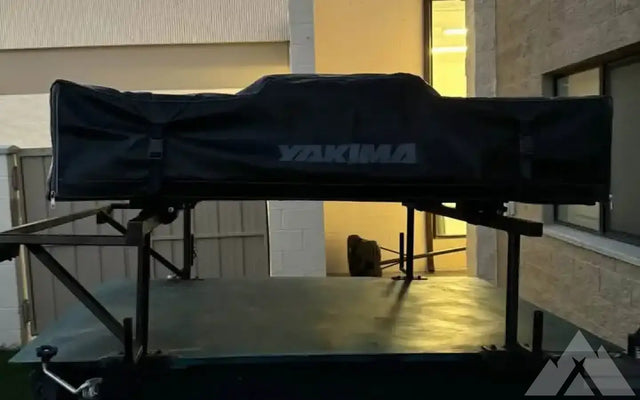Yakima 3 man roof top tent — photo 2
