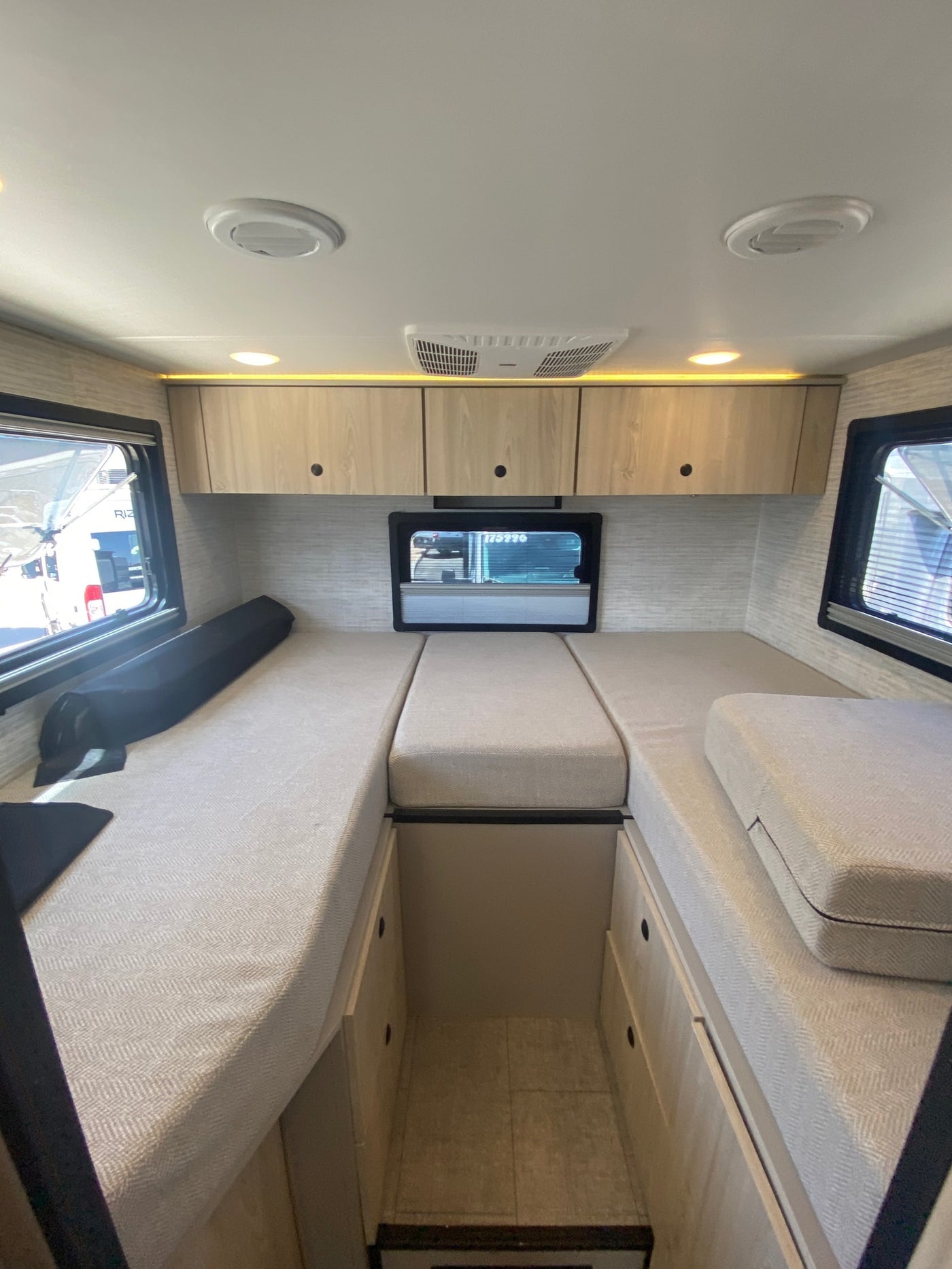  and front cabin with driver/passenger seats — photo 10