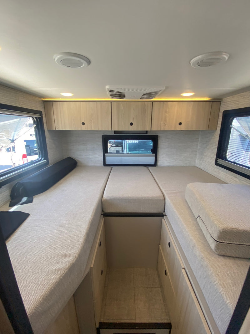  and front cabin with driver/passenger seats — photo 10