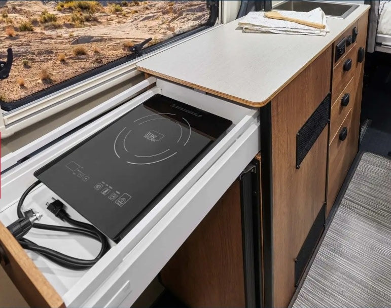 2025 AWD Winnebago Revel 44E "Elroy" Unlimited Miles Montana +  Starlink — photo 9