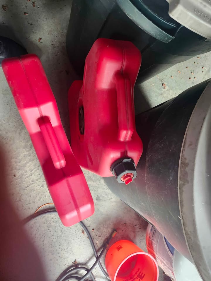 Roto pax gas cans in Stevenson, WA (photo 2) — photo 2