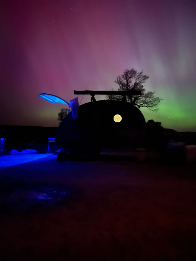 Unique RV rental under vibrant Northern Lights. Experience celestial views & unforgettable night adventures!
