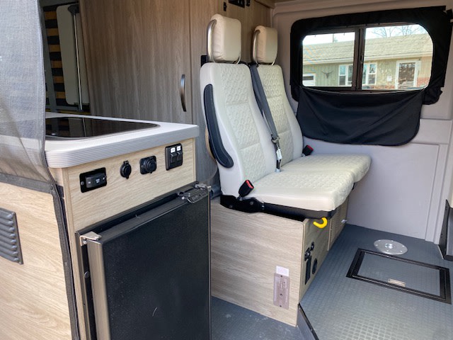 Family Adventure Van I Seats 4 I Sleeps 4 I Heated I 2021 Winnebago Solis — photo 3