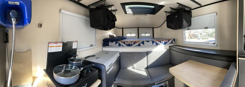  functional interior with a dining space — photo 9