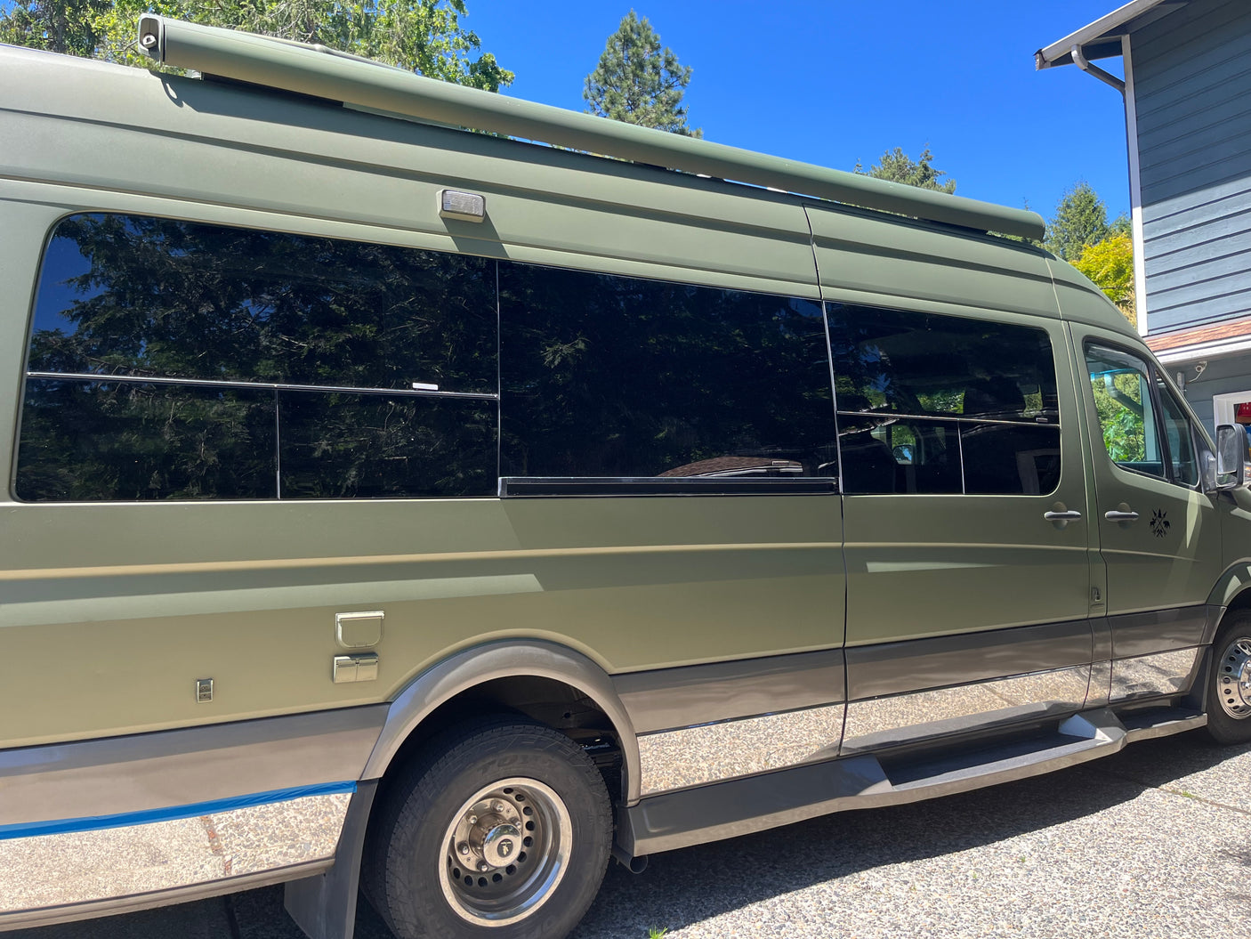 24ft Sprinter with internet, solar and large battery pack to last 5 days