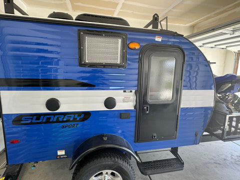 Like New, clean, toy hauler, can be towed with most vehicles. overland rental