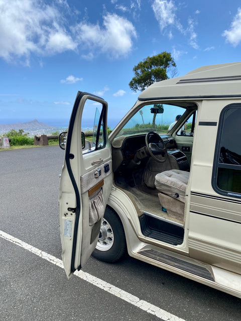1993 Dodge Van Classic — photo 4