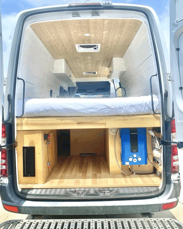 Jolene the Mercedes Sprinter — photo 10