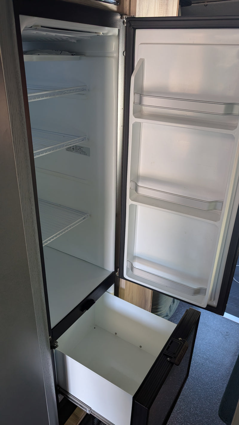 Airsteam Insterstate 24x - Luxury Off the Grid Van — photo 13