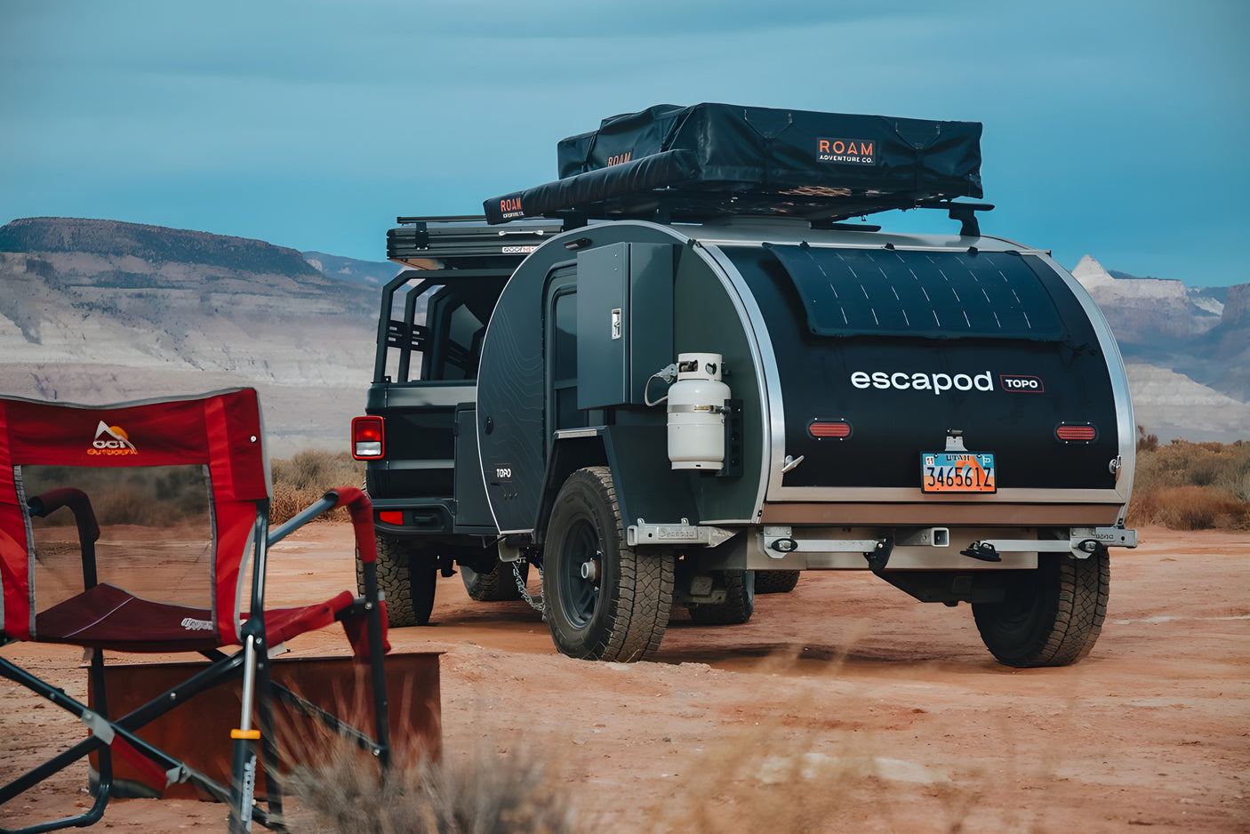 ROAM-equipped Escapod teardrop camper & Jeep Gladiator on a desert adventure.