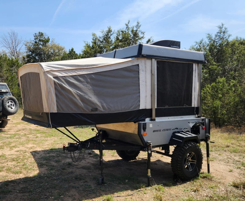 Adventure-Ready 2006 Fleetwood Neon Popup Camper — photo 7
