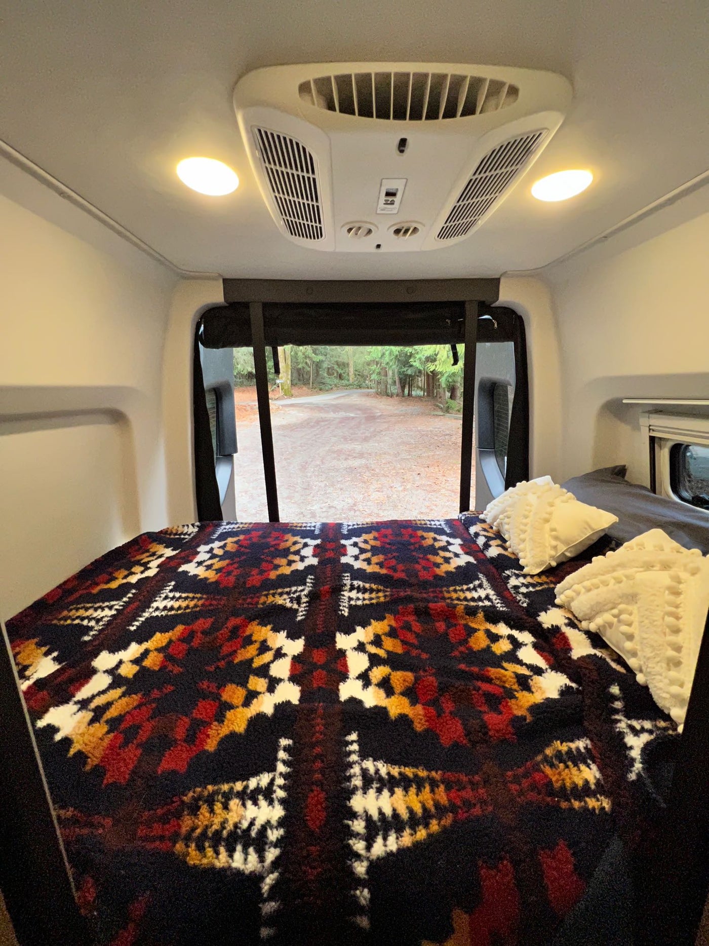  a Mercedes Sprinter camper van — photo 10