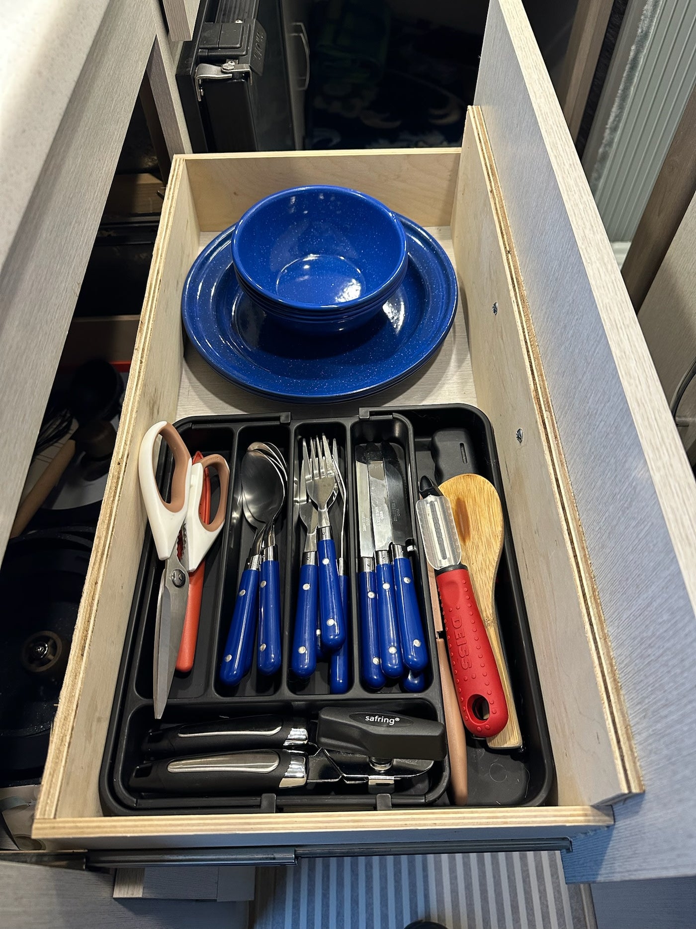  fold-down sink — photo 11