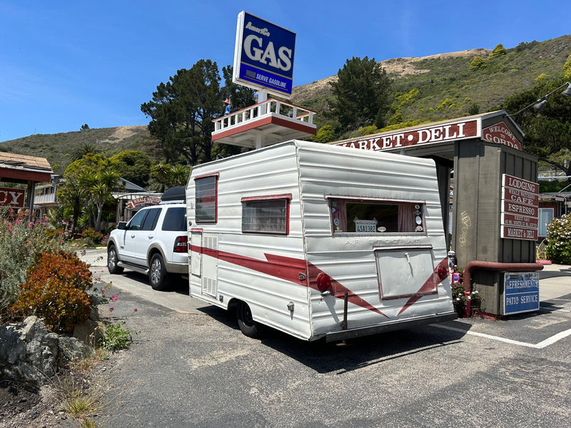 Cute Vintage Camper — photo 2