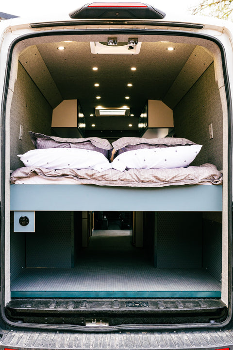 Atlas the 2018 Ford Transit 250 RWD — photo 3