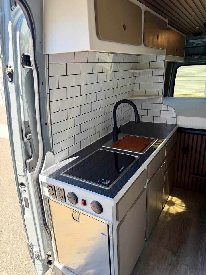 2023 Mercedes-Benz sprinter 2500 awd 170” wb in Portland, OR (photo 3) — photo 3