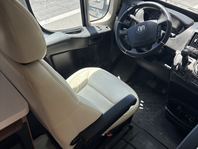 "Demi Travato" 2021 Fully Equipped Campervan — photo 3