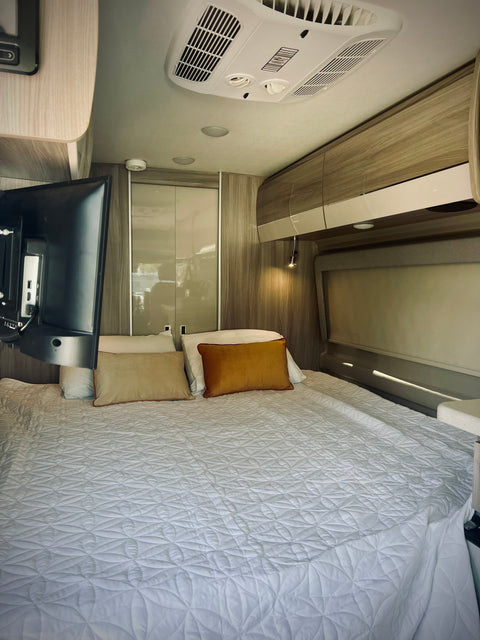 Ultimate Adventure on Wheels: The Luxurious '23 Thor Sequence Camper Van — photo 5