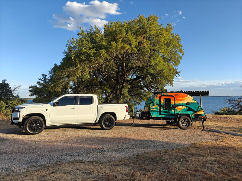  and city skyline.|Start your adventure! Inside a cozy RV rental — photo 4