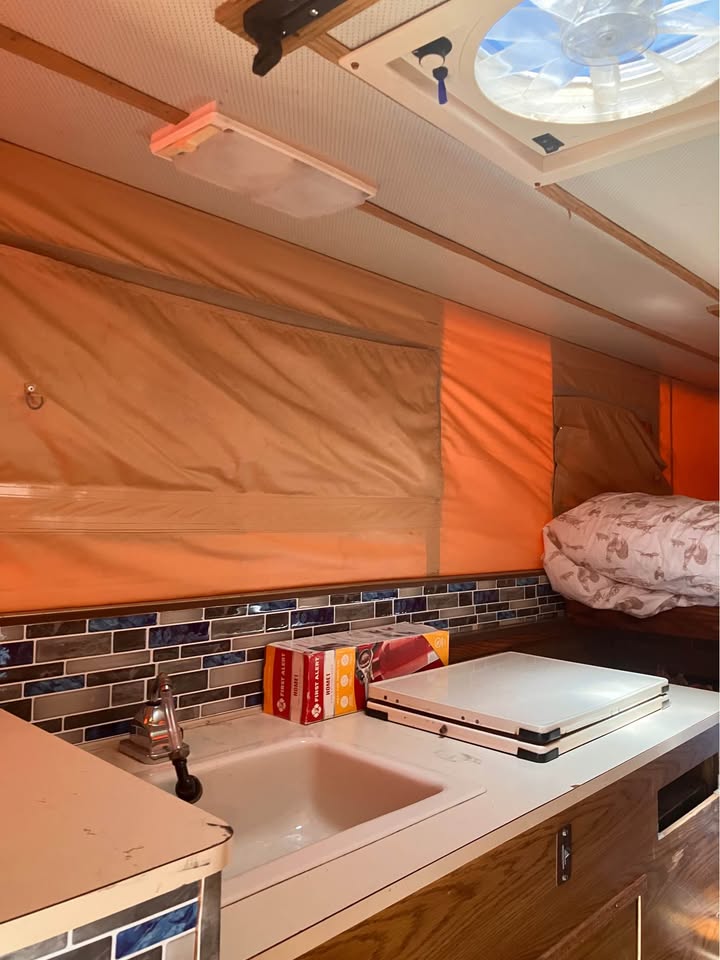 1990 Four wheel camper grand by in Brentwood, CA (photo 4) — photo 4