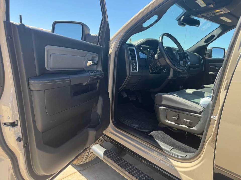 2018 Ram power wagon 4 x 4 recent Tires like new condition 6.4 V
Heavy duty transfer case factory in Cave Creek, AZ (photo 6) — photo 6