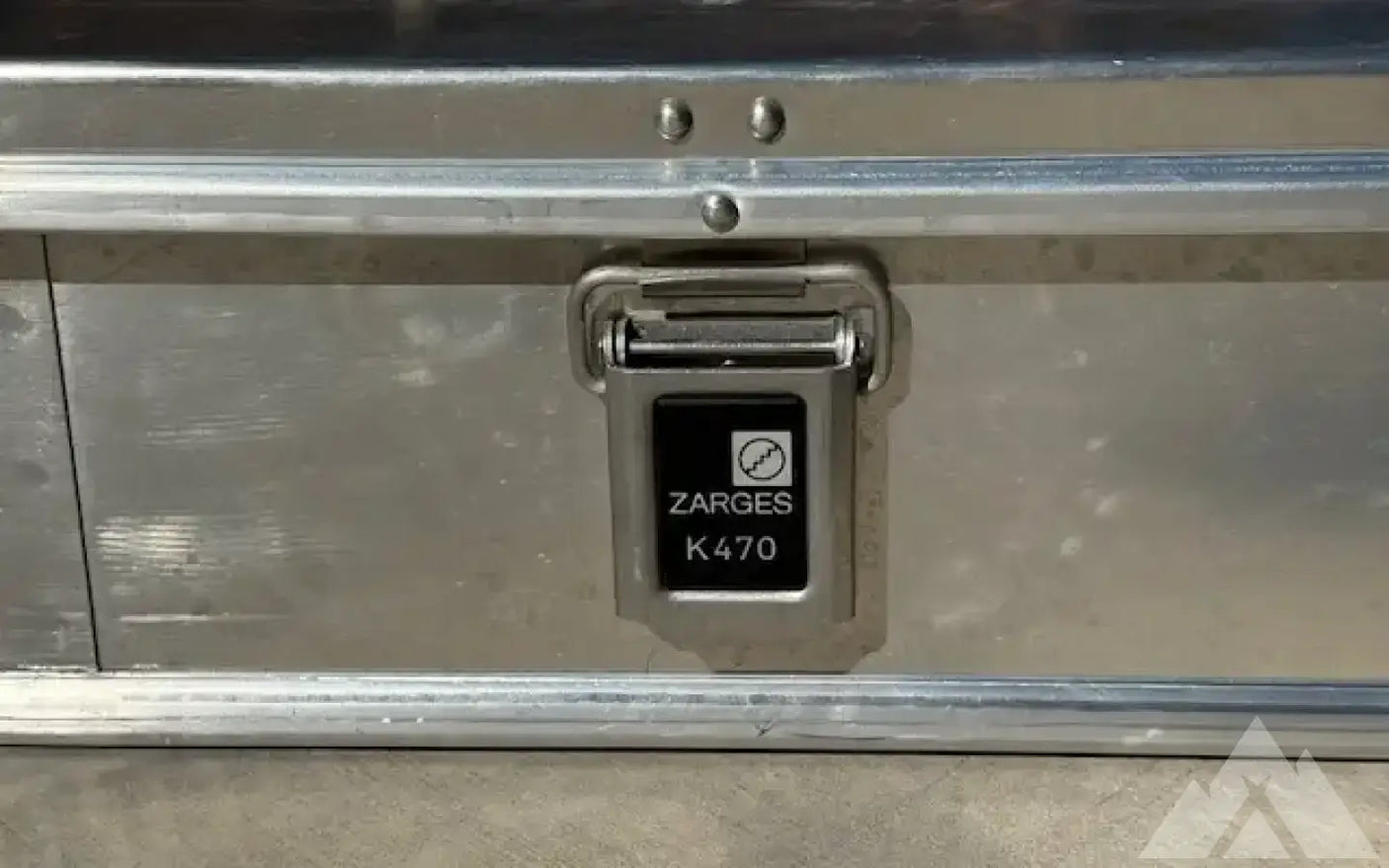 Zarges Aluminum Box with rack mounts - K470-40847 — used cases & cargo boxes for sale (photo 4)