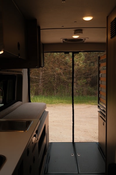  ready for travel.|Inside an RV rental: a cozy bed — photo 20